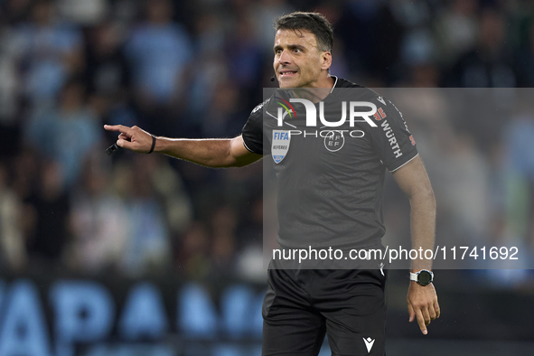 Referee Jesus Gil Manzano reacts during the La Liga EA Sports match between RC Celta de Vigo and Getafe CF at Estadio Abanca Balaidos in Vig...