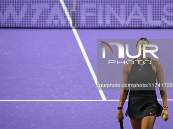 RIYADH, SAUDI ARABIA - NOVEMBER 04: Aryna Sabalenka of Belarus during her match against Jasmine Paolini of Italy on day 3 of the 2024 WTA Fi...