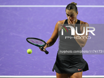 RIYADH, SAUDI ARABIA - NOVEMBER 04: Aryna Sabalenka of Belarus during her match against Jasmine Paolini of Italy on day 3 of the 2024 WTA Fi...