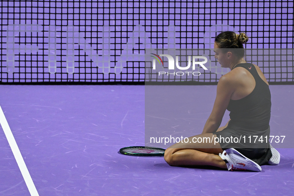 RIYADH, SAUDI ARABIA - NOVEMBER 04: Aryna Sabalenka of Belarus during her match against Jasmine Paolini of Italy on day 3 of the 2024 WTA Fi...