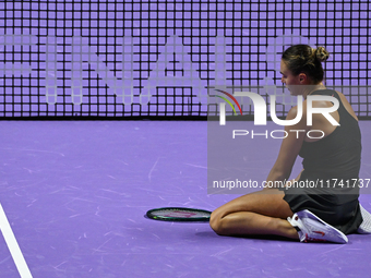 RIYADH, SAUDI ARABIA - NOVEMBER 04: Aryna Sabalenka of Belarus during her match against Jasmine Paolini of Italy on day 3 of the 2024 WTA Fi...