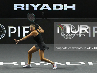 RIYADH, SAUDI ARABIA - NOVEMBER 04: Aryna Sabalenka of Belarus during her match against Jasmine Paolini of Italy on day 3 of the 2024 WTA Fi...