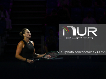 RIYADH, SAUDI ARABIA - NOVEMBER 04: Aryna Sabalenka of Belarus during her match against Jasmine Paolini of Italy on day 3 of the 2024 WTA Fi...