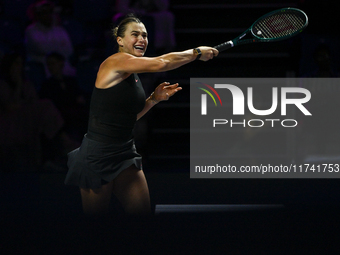 RIYADH, SAUDI ARABIA - NOVEMBER 04: Aryna Sabalenka of Belarus during her match against Jasmine Paolini of Italy on day 3 of the 2024 WTA Fi...