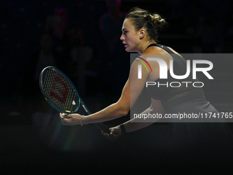 RIYADH, SAUDI ARABIA - NOVEMBER 04: Aryna Sabalenka of Belarus during her match against Jasmine Paolini of Italy on day 3 of the 2024 WTA Fi...