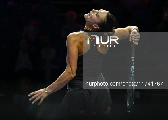 RIYADH, SAUDI ARABIA - NOVEMBER 04: Aryna Sabalenka of Belarus during her match against Jasmine Paolini of Italy on day 3 of the 2024 WTA Fi...