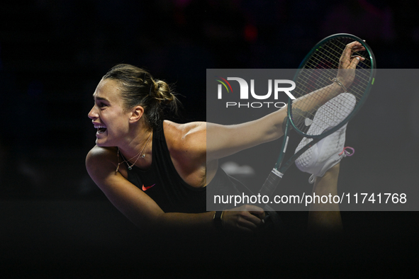 RIYADH, SAUDI ARABIA - NOVEMBER 04: Aryna Sabalenka of Belarus during her match against Jasmine Paolini of Italy on day 3 of the 2024 WTA Fi...