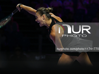 RIYADH, SAUDI ARABIA - NOVEMBER 04: Aryna Sabalenka of Belarus during her match against Jasmine Paolini of Italy on day 3 of the 2024 WTA Fi...