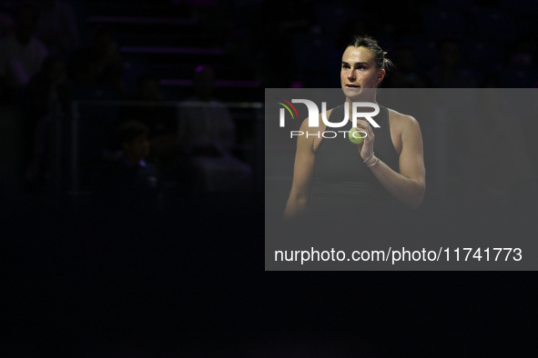 RIYADH, SAUDI ARABIA - NOVEMBER 04: Aryna Sabalenka of Belarus during her match against Jasmine Paolini of Italy on day 3 of the 2024 WTA Fi...