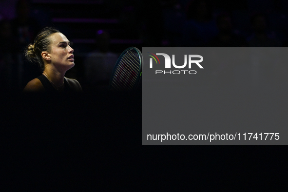 RIYADH, SAUDI ARABIA - NOVEMBER 04: Aryna Sabalenka of Belarus during her match against Jasmine Paolini of Italy on day 3 of the 2024 WTA Fi...