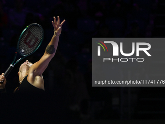 RIYADH, SAUDI ARABIA - NOVEMBER 04: Aryna Sabalenka of Belarus during her match against Jasmine Paolini of Italy on day 3 of the 2024 WTA Fi...