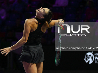 RIYADH, SAUDI ARABIA - NOVEMBER 04: Aryna Sabalenka of Belarus during her match against Jasmine Paolini of Italy on day 3 of the 2024 WTA Fi...