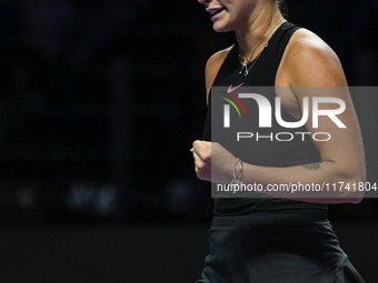 RIYADH, SAUDI ARABIA - NOVEMBER 04: Aryna Sabalenka of Belarus during her match against Jasmine Paolini of Italy on day 3 of the 2024 WTA Fi...