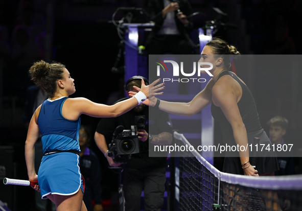 RIYADH, SAUDI ARABIA - NOVEMBER 04: Jasmine Paolini (L) of Italy congratulates Aryna Sabalenka of Belarus at the end of their match on day 3...