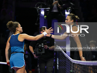 RIYADH, SAUDI ARABIA - NOVEMBER 04: Jasmine Paolini (L) of Italy congratulates Aryna Sabalenka of Belarus at the end of their match on day 3...