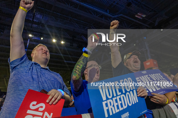 Minnesota Governor and Democratic VP candidate Tim Walz is welcomed by the crowd in Milwaukee, Wisconsin, on november 04, 2024. 