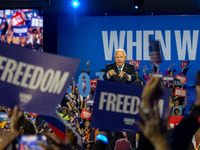 Minnesota Governor and Democratic VP candidate Tim Walz receives cheers from the crowd, on november 04, 2024. (