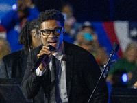 Eric Benet, a singer from Milwaukee, sings at a campaign event for Tim Walz in Milwaukee, Wisconsin, on november 04, 2024. (