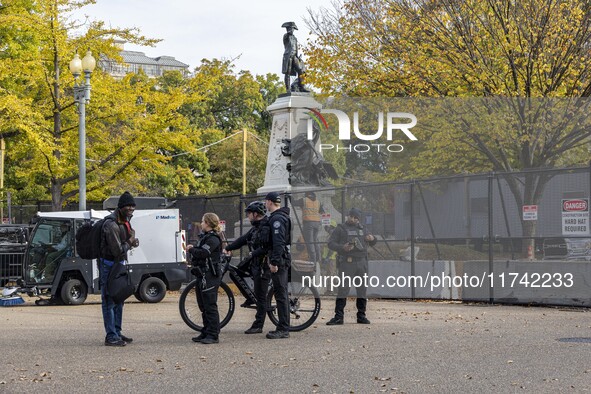 Workers erect security fences surrounding the construction site for the 2025 Presidential Inaugural Parade Reviewing Stand in Lafayette Squa...