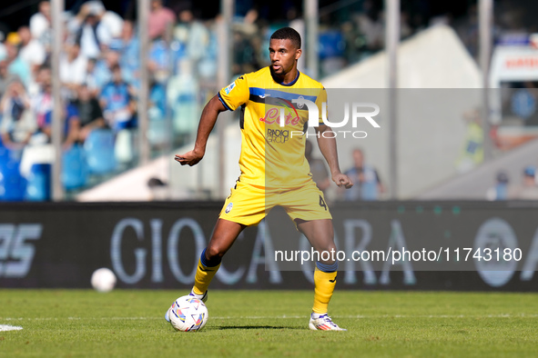 Isak Hien of Atalanta BC during the serie Serie A Enilive match between SSC Napoli and Atalanta BC at Stadio Diego Armando Maradona on Novem...