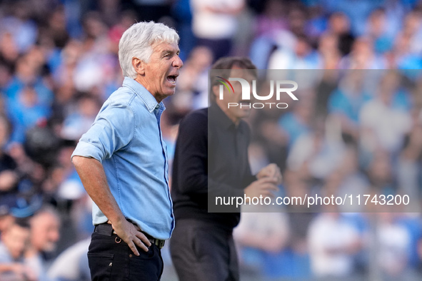 Gian Piero Gasperini Head Coach of Atalanta BC looks on during the serie Serie A Enilive match between SSC Napoli and Atalanta BC at Stadio...