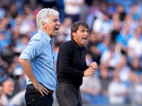 Gian Piero Gasperini Head Coach of Atalanta BC looks on during the serie Serie A Enilive match between SSC Napoli and Atalanta BC at Stadio...