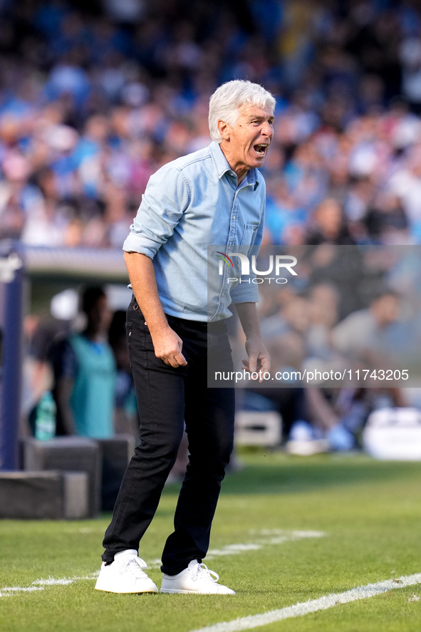 Gian Piero Gasperini Head Coach of Atalanta BC yells during the serie Serie A Enilive match between SSC Napoli and Atalanta BC at Stadio Die...