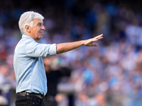 Gian Piero Gasperini Head Coach of Atalanta BC gestures during the serie Serie A Enilive match between SSC Napoli and Atalanta BC at Stadio...