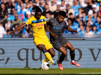 Odilon Kossounou of Atalanta BC and David Neres of SSC Napoli compete for the ball during the serie Serie A Enilive match between SSC Napoli...