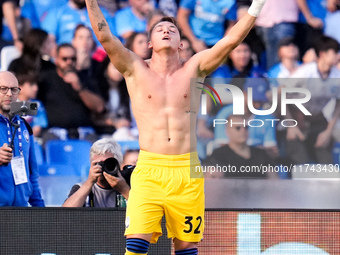 Mateo Retegui of Atalanta BC celebrates after scoring third goal during the serie Serie A Enilive match between SSC Napoli and Atalanta BC a...