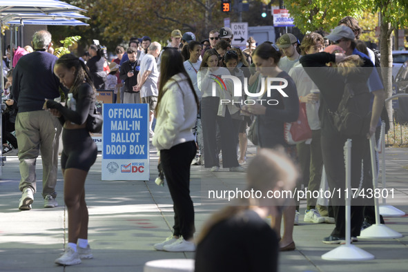 American citizens go to polling centers to elect the new US President during the Presidential Election 2024 in Washington DC, USA, on Novemb...