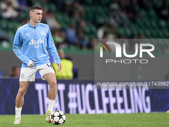 Phil Foden of Manchester City warms up before the UEFA Champions League match between Sporting CP and Manchester City at Jose Alvalade Stadi...