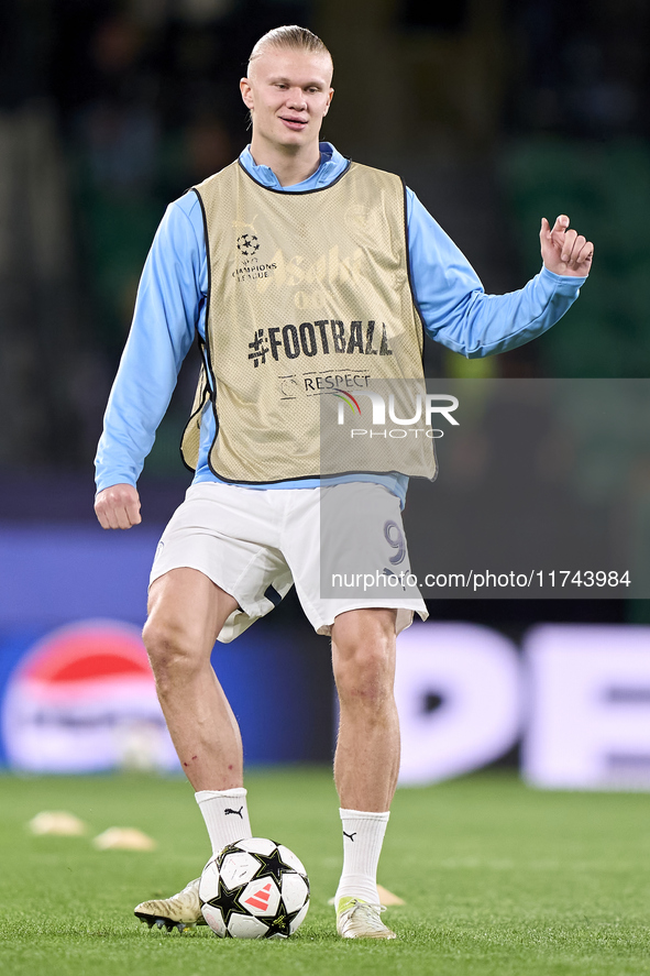 Erling Haaland of Manchester City warms up before the UEFA Champions League match between Sporting CP and Manchester City at Jose Alvalade S...