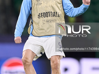 Erling Haaland of Manchester City warms up before the UEFA Champions League match between Sporting CP and Manchester City at Jose Alvalade S...