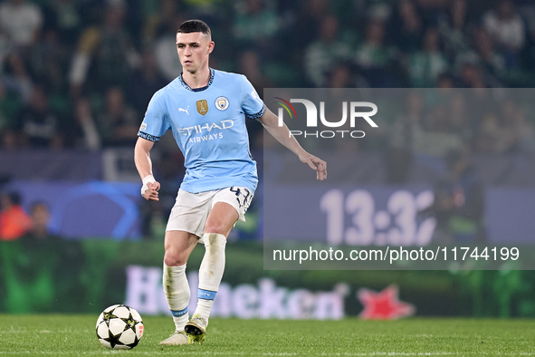 Phil Foden of Manchester City is in action during the UEFA Champions League match between Sporting CP and Manchester City at Jose Alvalade S...