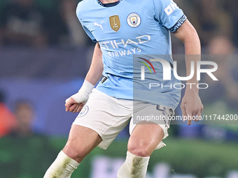 Phil Foden of Manchester City is in action during the UEFA Champions League match between Sporting CP and Manchester City at Jose Alvalade S...