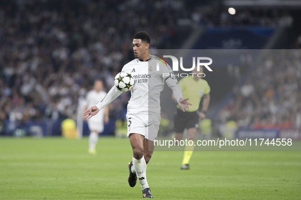 Jude Bellingham of Real Madrid controls the ball during the UEFA Champions League 2024/25 match between Real Madrid and AC Milan at Santiago...