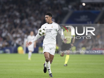 Jude Bellingham of Real Madrid controls the ball during the UEFA Champions League 2024/25 match between Real Madrid and AC Milan at Santiago...