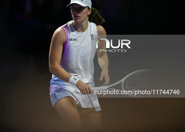 RIYADH, SAUDI ARABIA - NOVEMBER 05: Iga Swiatek of Poland during her match against Coco Gauff of USA, on day 4 of the 2024 WTA Finals, part...