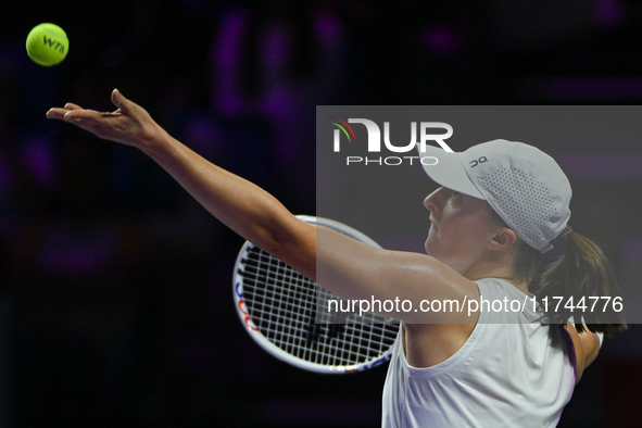 RIYADH, SAUDI ARABIA - NOVEMBER 05: Iga Swiatek of Poland during her match against Coco Gauff of USA, on day 4 of the 2024 WTA Finals, part...