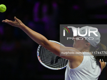 RIYADH, SAUDI ARABIA - NOVEMBER 05: Iga Swiatek of Poland during her match against Coco Gauff of USA, on day 4 of the 2024 WTA Finals, part...