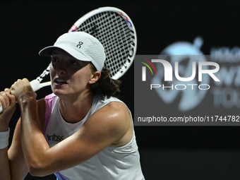 RIYADH, SAUDI ARABIA - NOVEMBER 05: Iga Swiatek of Poland during her match against Coco Gauff of USA, on day 4 of the 2024 WTA Finals, part...