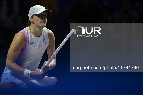 RIYADH, SAUDI ARABIA - NOVEMBER 05: Iga Swiatek of Poland during her match against Coco Gauff of USA, on day 4 of the 2024 WTA Finals, part...