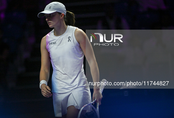 RIYADH, SAUDI ARABIA - NOVEMBER 05: Iga Swiatek of Poland during her match against Coco Gauff of USA, on day 4 of the 2024 WTA Finals, part...