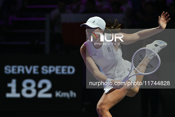 RIYADH, SAUDI ARABIA - NOVEMBER 05: Iga Swiatek of Poland during her match against Coco Gauff of USA, on day 4 of the 2024 WTA Finals, part...