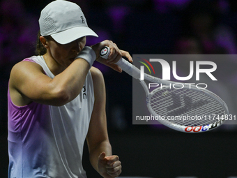 RIYADH, SAUDI ARABIA - NOVEMBER 05: Iga Swiatek of Poland during her match against Coco Gauff of USA, on day 4 of the 2024 WTA Finals, part...