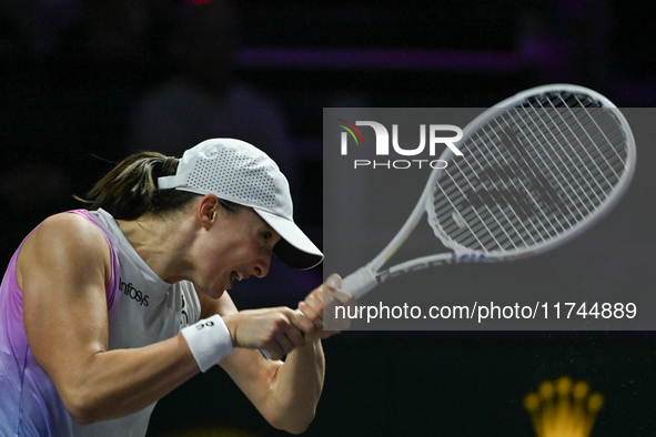 RIYADH, SAUDI ARABIA - NOVEMBER 05: Iga Swiatek of Poland during her match against Coco Gauff of USA, on day 4 of the 2024 WTA Finals, part...