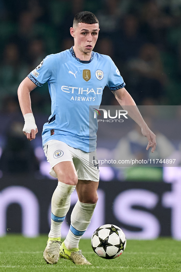 Phil Foden of Manchester City is in action during the UEFA Champions League match between Sporting CP and Manchester City at Jose Alvalade S...