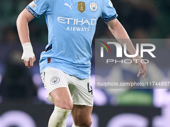 Phil Foden of Manchester City is in action during the UEFA Champions League match between Sporting CP and Manchester City at Jose Alvalade S...