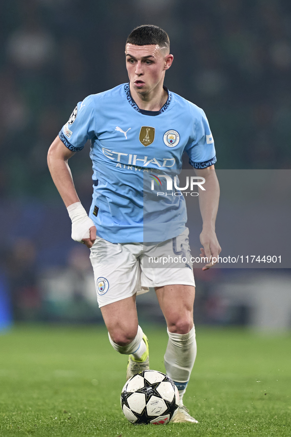 Phil Foden of Manchester City is in action during the UEFA Champions League match between Sporting CP and Manchester City at Jose Alvalade S...